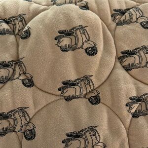 Kate Quinn Tan Circle Quilt with Scooter Print